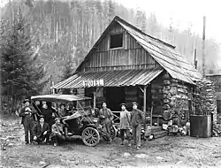 Crowd with automobile in front of hotel, Galena, 1911.