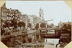 Houtgracht looking east towards Mozes and Aäron church (left) with the bridge between Vlooienburgersteeg (Houtkopersdwarsstraat) and Korte Houtstraat. c. 1867