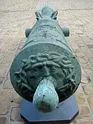 Medusa head of a 16-pounder. Caliber: 134 mm. Length: 300 cm.