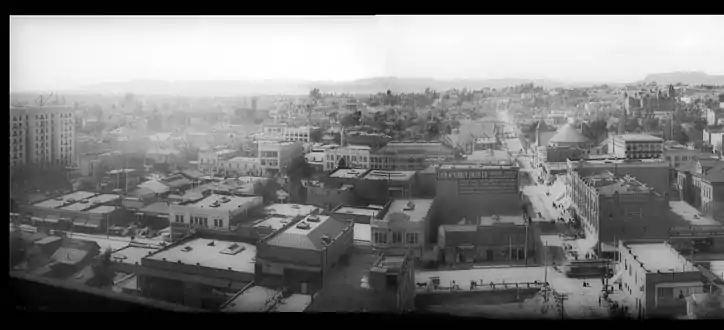 1904 panorama including the 600 block of Spring St.; the streetcar is traveling south on Spring, crossing 6th St.