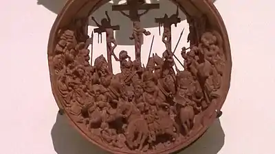 Prayer Bead with the Crucifixion and Jesus before Pilate (open), c. 1500–1530. Metropolitan Museum of Art, New York