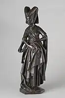 Figure H: Woman wearing a veil and v-shaped bourrelet decorated with pearls. The sleeves and hem of the dress are trimmed with fur.